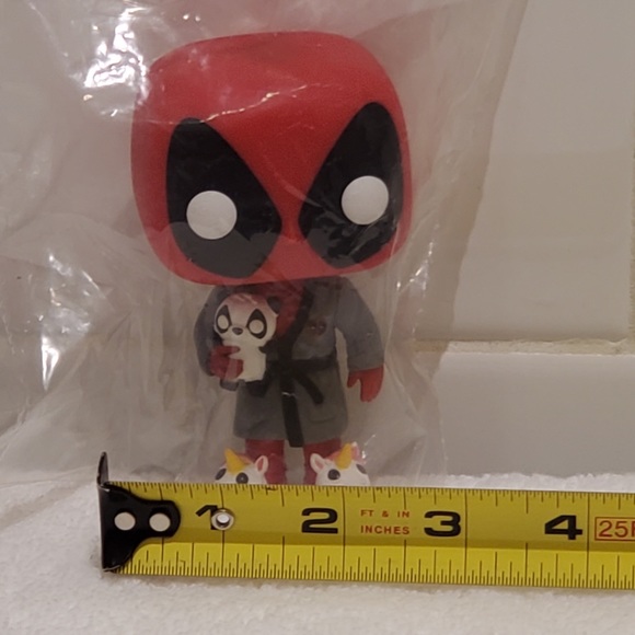 FUNKO POP Deadpool Bedtime with Unicorn Slippers - Picture 3 of 4